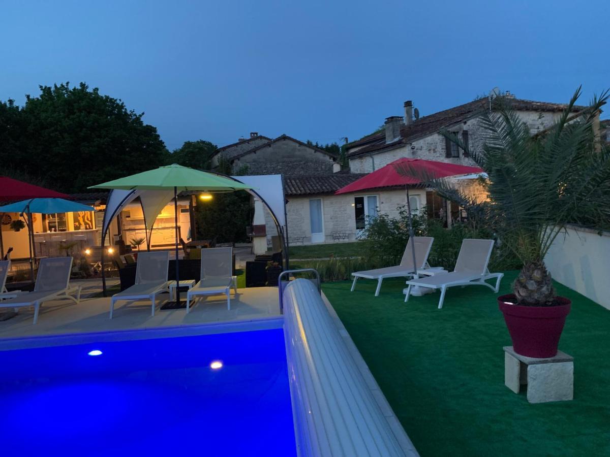 Le Jardin Des Hirondelles Bed and Breakfast Blanzaguet-Saint-Cybard Eksteriør billede