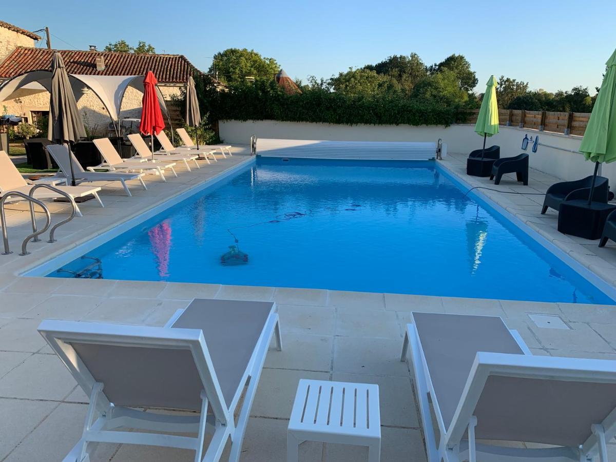 Le Jardin Des Hirondelles Bed and Breakfast Blanzaguet-Saint-Cybard Eksteriør billede